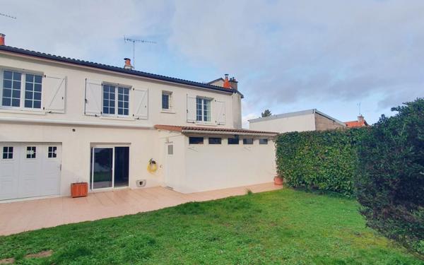 Maison à vendre    6 pièces •  Poitiers