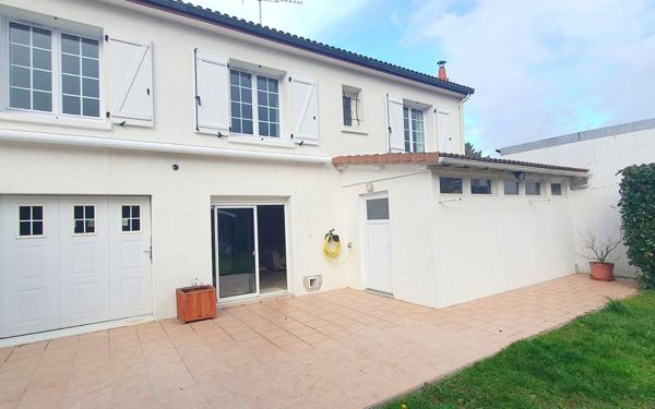 Maison à vendre    6 pièces •  Poitiers