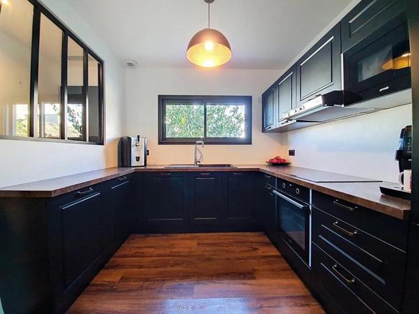 Vente                                                      Villa
                        
                     5 pièces                      98 m2                     à Perpignan