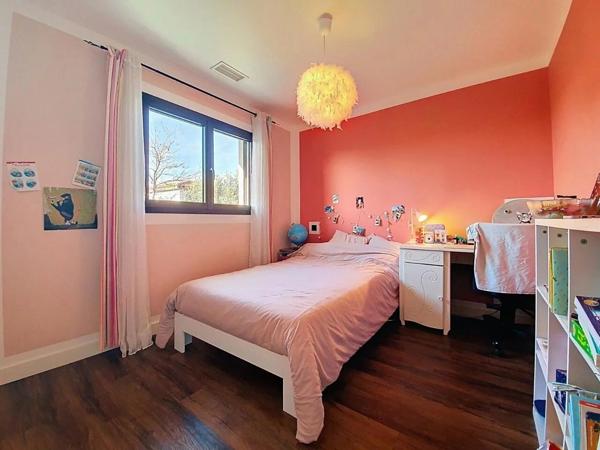 Vente                                                      Villa
                        
                     5 pièces                      98 m2                     à Perpignan