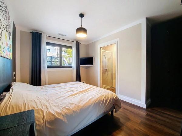 Vente                                                      Villa
                        
                     5 pièces                      98 m2                     à Perpignan