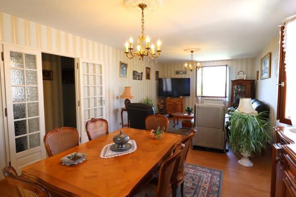 Maison Cournon D Auvergne 6 pièce(s) 171 m2