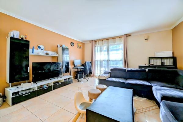 F3 avec grand balcon sur parc