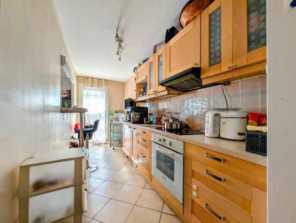 F3 avec grand balcon sur parc