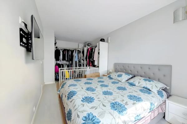 F3 avec grand balcon sur parc