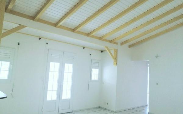 Appartement à louer    3 pièces •  Le Gosier