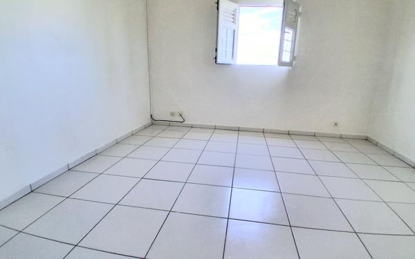 Appartement à louer    3 pièces •  Le Gosier
