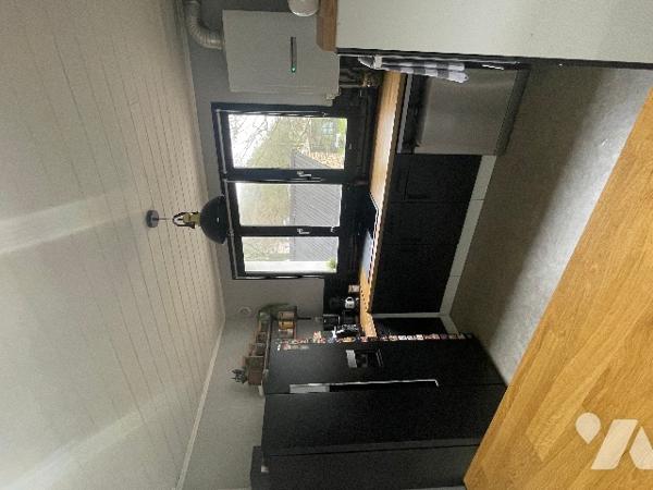 ENSEMBLE IMMOBILIER MITOYEN D'UN COTE