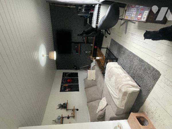 ENSEMBLE IMMOBILIER MITOYEN D'UN COTE