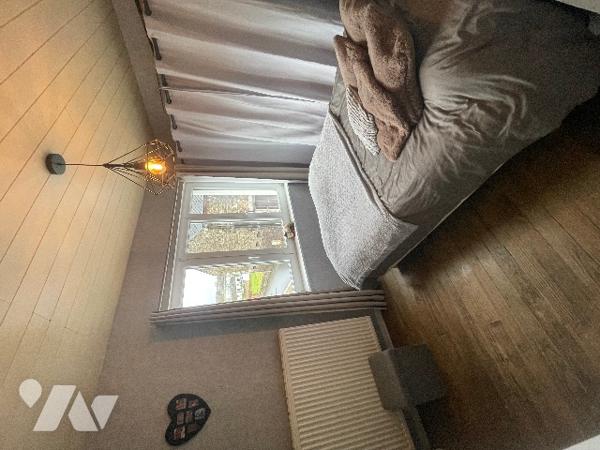 ENSEMBLE IMMOBILIER MITOYEN D'UN COTE