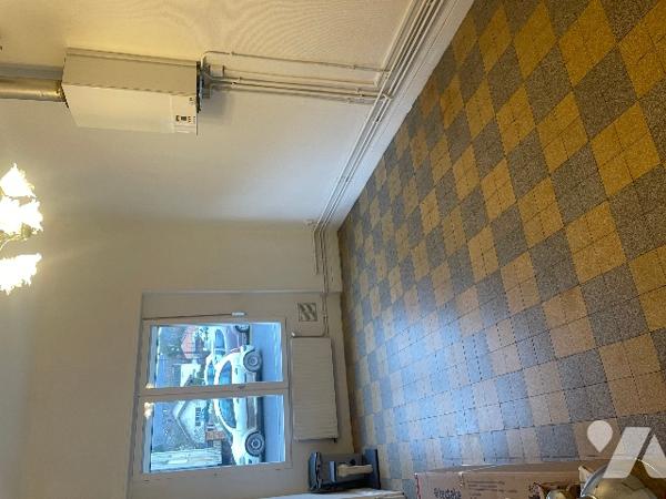 ENSEMBLE IMMOBILIER MITOYEN D'UN COTE