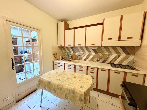 Maison deux grandes chambres et locataire en place – Revenus locatifs immédiats