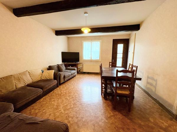 Maison deux grandes chambres et locataire en place – Revenus locatifs immédiats