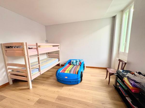 Maison deux grandes chambres et locataire en place – Revenus locatifs immédiats