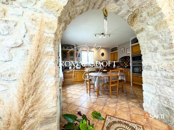 Mas 11 pièces de 250m2 aux portes d'Uzès