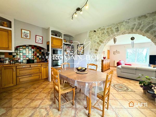 Mas 11 pièces de 250m2 aux portes d'Uzès