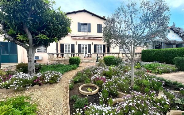 Maison à vendre    5 pièces •  Nîmes