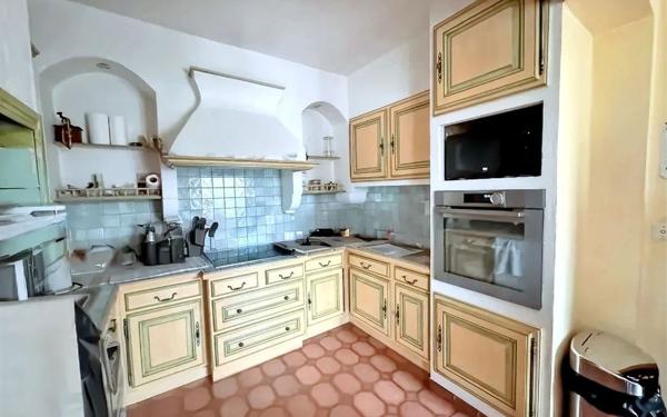 Maison à vendre    5 pièces •  Nîmes