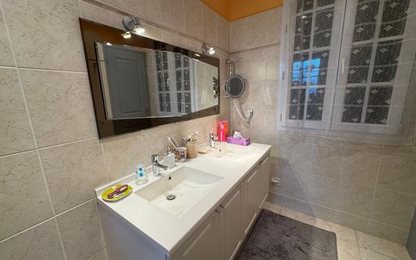 Maison à vendre    5 pièces •  Nîmes