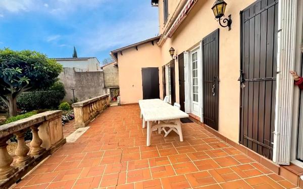 Maison à vendre    5 pièces •  Nîmes