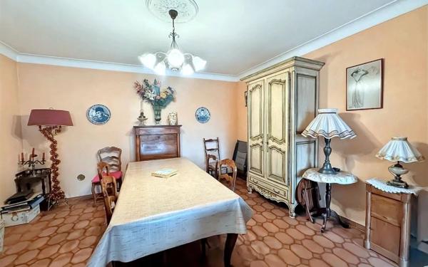 Maison à vendre    5 pièces •  Nîmes