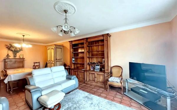 Maison à vendre    5 pièces •  Nîmes