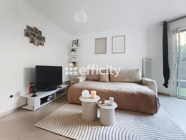 Appartement
         1 pièce
        - 35 m² 155 000 € *