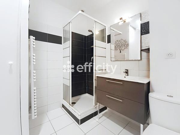 Appartement
         1 pièce
        - 35 m² 155 000 € *
