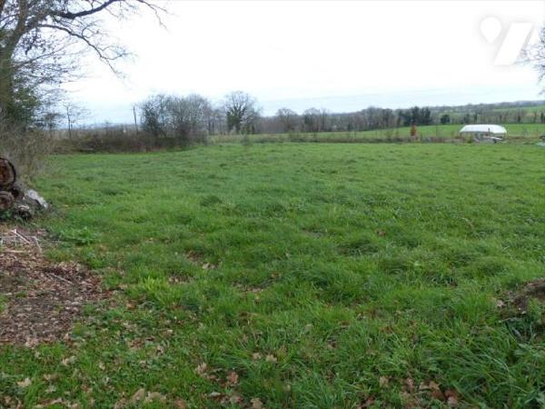 Terrain de bonne surface plat libre de constructeur à 5min de MAYENNE sur la commune de CONTEST...