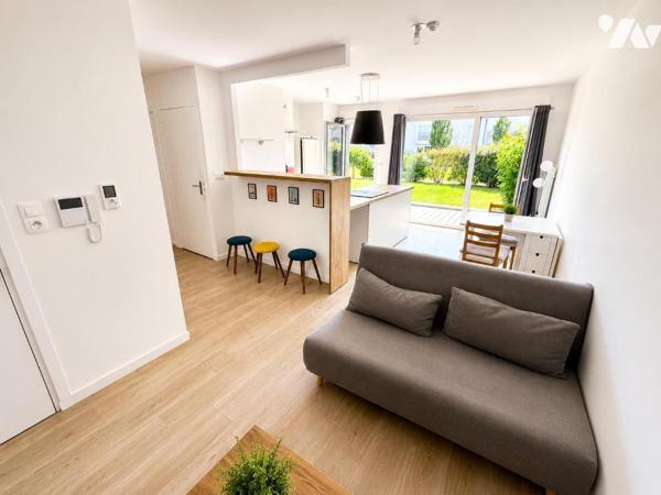 Appartement T2 en rez-de-jardin / PETIT-PARAME

Situé dans le quartier recherché du Petit Par...