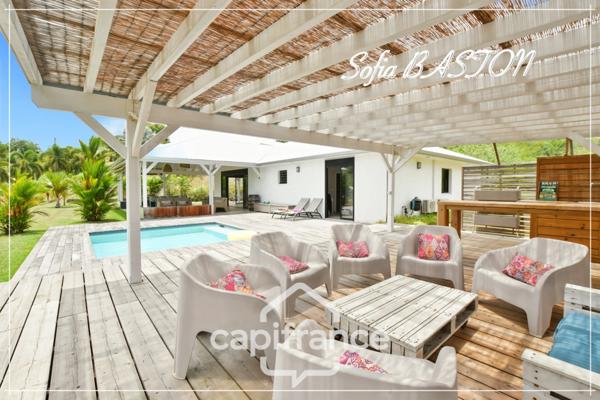 Villa d’exception au François (97240) – Maison contemporaine T5 + logement indépendant T3 – Vue mer & îlets – Piscine & jardin paysagé