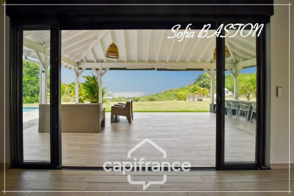 Villa d’exception au François (97240) – Maison contemporaine T5 + logement indépendant T3 – Vue mer & îlets – Piscine & jardin paysagé