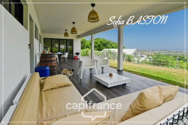 Villa d’exception au François (97240) – Maison contemporaine T5 + logement indépendant T3 – Vue mer & îlets – Piscine & jardin paysagé
