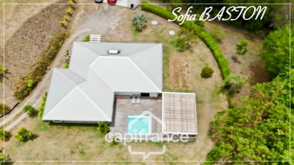 Villa d’exception au François (97240) – Maison contemporaine T5 + logement indépendant T3 – Vue mer & îlets – Piscine & jardin paysagé