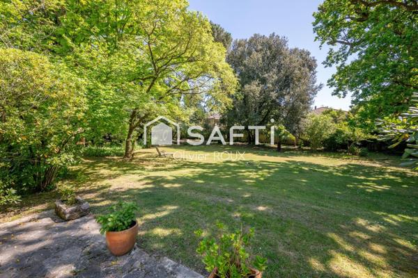 Maison de Maître 230 m² avec parc de 2500 m², plain pied, charme...