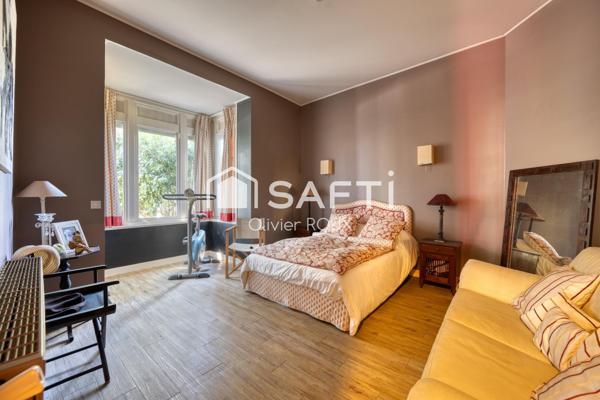 Maison de Maître 230 m² avec parc de 2500 m², plain pied, charme...