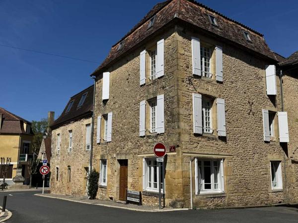 Maison ancienne - Saint-cyprien EXCLUSIVITE LABEL PIERRES Maison ancienne à vendre à Siorac-en-Périgord, 239m², 4 chambres, garage, jardin. Proche des commodités.
