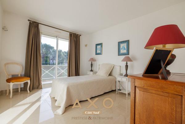 EXCLUSIVITE - SAINT-CANNAT- MAISON - T6 - 210 M2 - PISCINE - POOL HOUSE - TERRAIN 5 500 M2 - DOUBLE GARAGE - 1 295 000