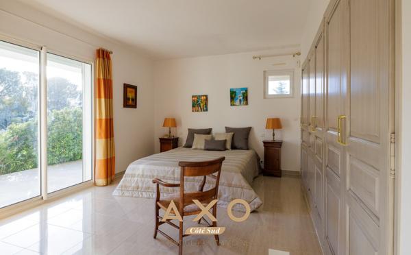 EXCLUSIVITE - SAINT-CANNAT- MAISON - T6 - 210 M2 - PISCINE - POOL HOUSE - TERRAIN 5 500 M2 - DOUBLE GARAGE - 1 295 000