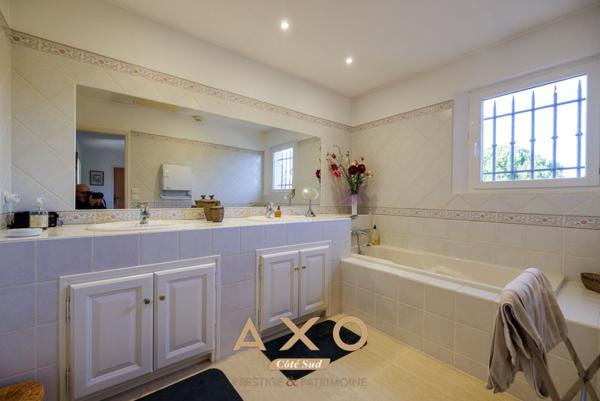 EXCLUSIVITE - SAINT-CANNAT- MAISON - T6 - 210 M2 - PISCINE - POOL HOUSE - TERRAIN 5 500 M2 - DOUBLE GARAGE - 1 295 000