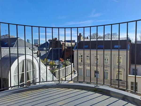 Au cœur du VIEUX-LILLE, 92 rue Royale, à proximité de la place du Concert, dans l'environnement luxueux et privilégié…