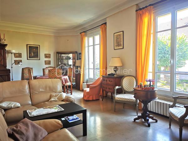 À quelques minutes des gares d’Ermont-Eaubonne et d’Ermont-Halte, dans un quartier résidentiel calme et recherché, découvrez cette belle maison de la fin du XIXe siècle, édifiée sur terrain de plus de 1 000 m², qui séduit par ses volumes, sa luminosité et son potentiel. 

Elle se compose d’une entrée, d’un salon - salle à manger avec cheminée, d’une cuisine, de cinq chambres, de deux salles d'eau, WC, ainsi qu'une pièce accessible directement depuis l'extérieur. 
Le sous-sol total offre des espaces complémentaires : une grande pièce pouvant être aménagée en salle de jeux, espace de sport ou autres loisirs, une buanderie ainsi qu’une cave à vin. 
À l’extérieur, le vaste terrain constitue un véritable atout, agrémenté de dépendances, dont un abri de jardin pouvant servir d’atelier et une serre. Un garage et plusieurs possibilités de stationnement complètent l’ensemble.

Les +++ :
- Construction en meulière avec isolation extérieure (DPE D) 
- Chaudière gaz récente 
- Beau potentiel d'aménagement 
- Grand terrain au calme
- Cinq belles chambres
- Sous-sol total
- Garage et stationnement pour plusieurs véhicules
- Proximité des gares (lignes H, J, RER C), des commerces, du marché d’Ermont, des écoles. 

Avec une mise au goût du jour, cette belle demeure révélera tout son potentiel et deviendra votre maison de famille, chaleureuse et conviviale, dans un cadre de vie agréable. 

A découvrir sans tarder.
.
.
.