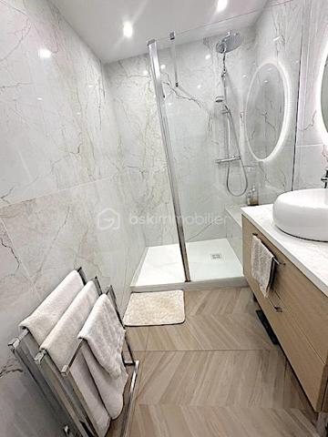 Cet appartement est entièrement refait à neuf et se situe dans une résidence recherchée dans la commune de Jouy-en-Josas, à proximité de toutes les commodités.
Vous êtes séduits dès l'entrée, donnant sur une vaste salle de vie avec cuisine ouverte avec un ilot central. 
Accès direct sur la parcelle en rez de jardin.
Une cheminée fonctionnelle est à votre disposition
Une chambre avec accès sur le jardin, une salle d'eau, un WC indépendant et un dressing font de cet appartement un ensemble complet, moderne et fonctionnel.
Carrelage de qualité, double vitrages, films anti vue et anti-chaleur sur toutes les baies vitrées, électricité aux normes, chauffage collectif
Une cave complète cet ensemble entièrement revisité au calme et dans la verdure.
N'hésitez pas à me contacter pour plus de renseignements