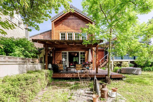 L’exception à Pontoise : Maison esprit chalet, le confort absolu.