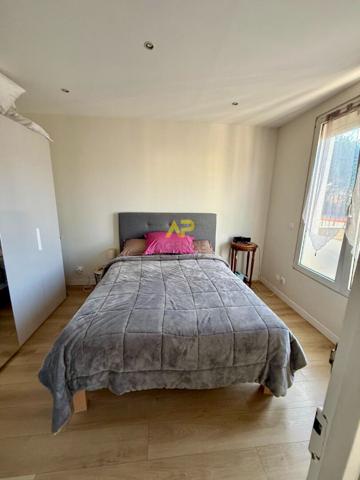 Maison rénovée €365 000 ** - Référence 1977