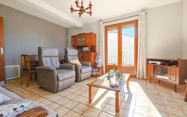 Maison à vendre    7 pièces •  Arpajon-sur-Cère