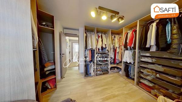 PLAN-DE-LA-TOUR, MAISON DE VILLAGE 125m2 ENTIÈREMENT CLIMATISÉE  AVEC TERRASSE