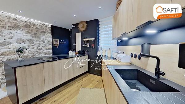 PLAN-DE-LA-TOUR, MAISON DE VILLAGE 125m2 ENTIÈREMENT CLIMATISÉE  AVEC TERRASSE