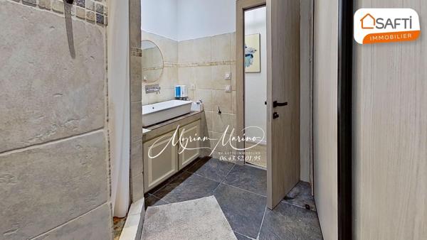 PLAN-DE-LA-TOUR, MAISON DE VILLAGE 125m2 ENTIÈREMENT CLIMATISÉE  AVEC TERRASSE