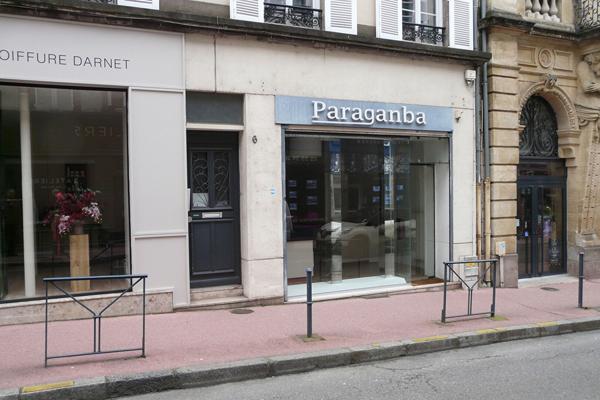 Local Commercial
         3 pièces
        - 45 m²